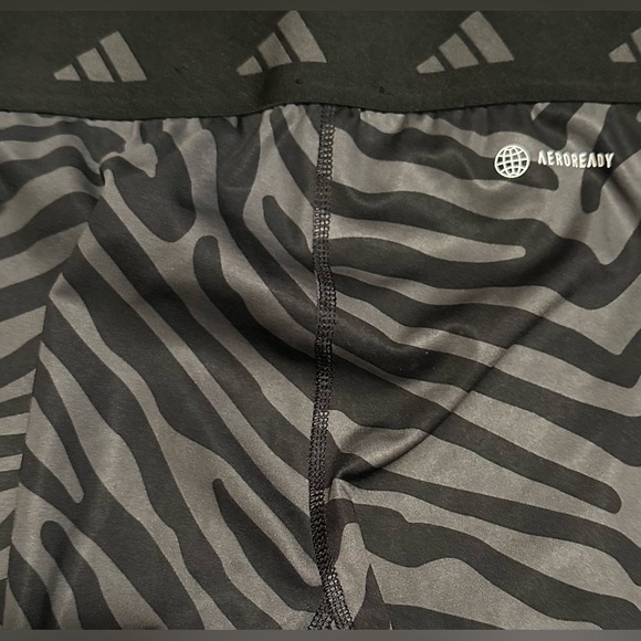 Adidas Women’s Size XS Black Zebra Print Leggings EUC - Picture 5 of 7